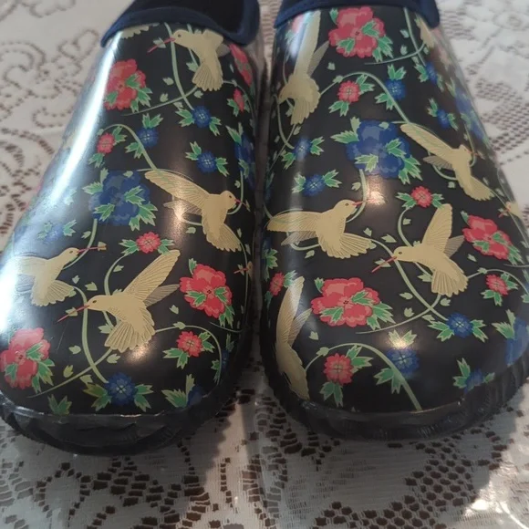 Western chief garden clogs floral hummingbirds size 9 - Picture 5 of 5